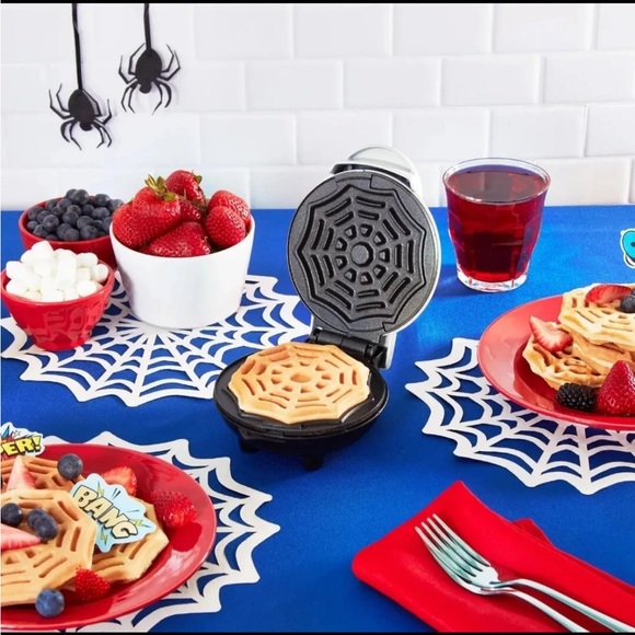Mini waffle maker spiderweb design - Picture 7 of 10